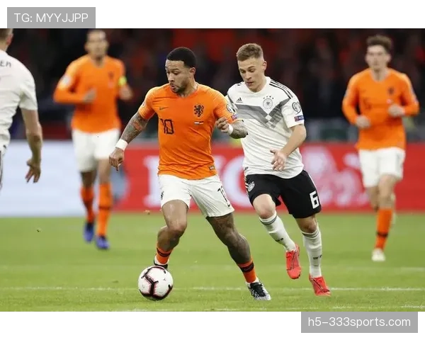 奥斯梅恩与马内：中锋与边锋角色在现代战术体系中的差异解析